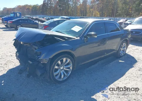 2019 Chrysler 300 Limited z USA, uszkodzony, nr VIN 2C3CCAEG5KH536445